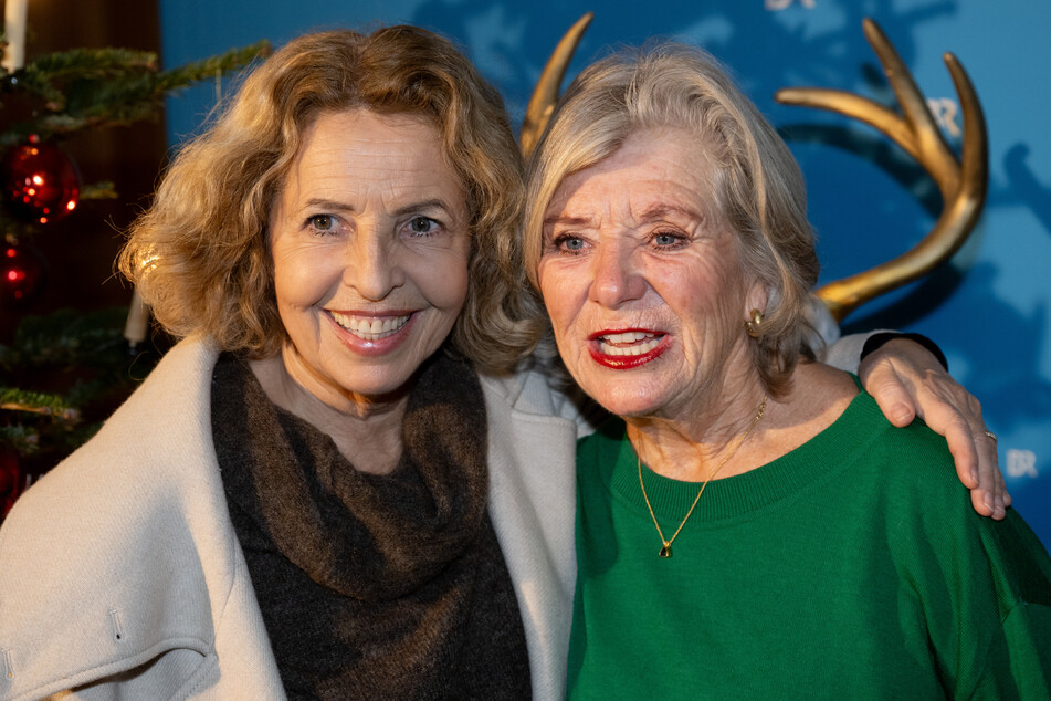 Die Schauspielerinnen Michaela May (71, l.) und Jutta Speidel (75) fordern bessere Rollen für alte Frauen. (Archivbild)
