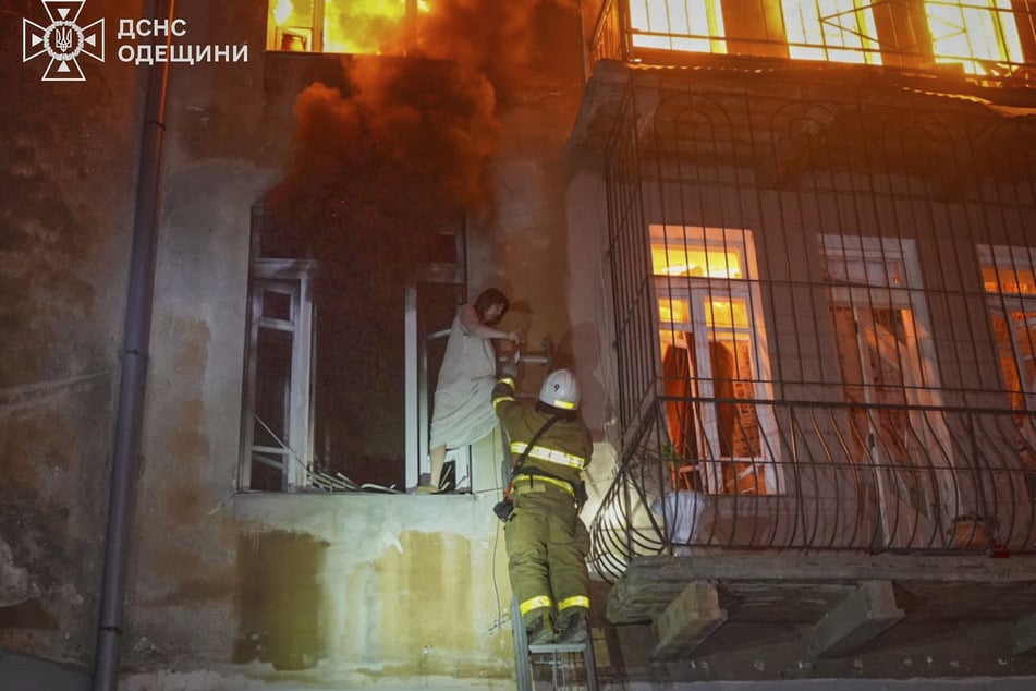 Mehrere Wohnblocks in Odessa sind laut ukrainischen Angaben von russischen Drohnen attackiert worden.