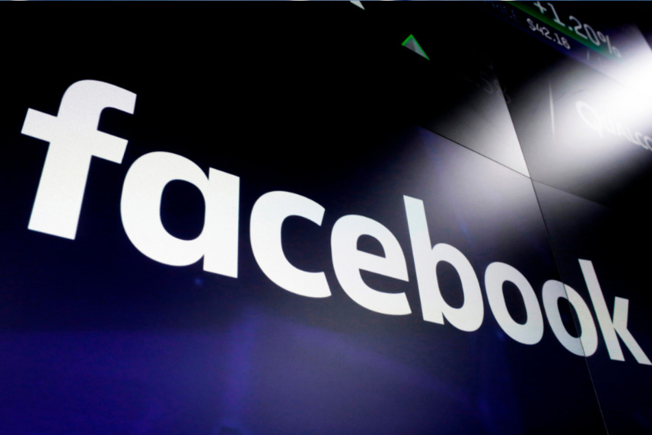 Der Facebook-Schriftzug auf Bildschirmen am Times Square.