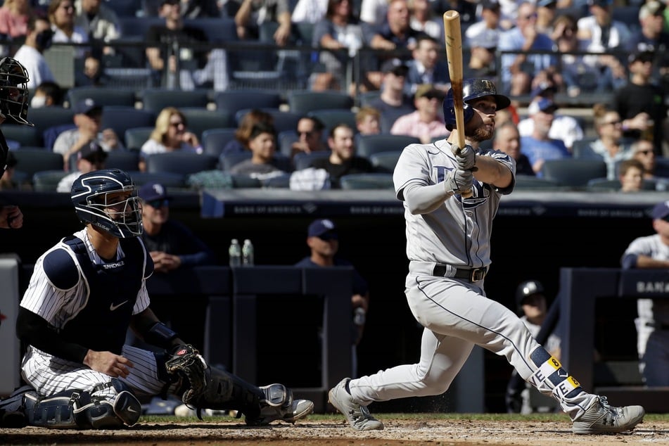 Brandon Lowe hit three home runs in the Rays' rout of the Yankees on Saturday.