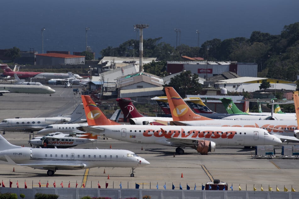 Venezuela revoked the aviation permits of six airlines that suspended routes in response to US warnings about potential military activity in the region.