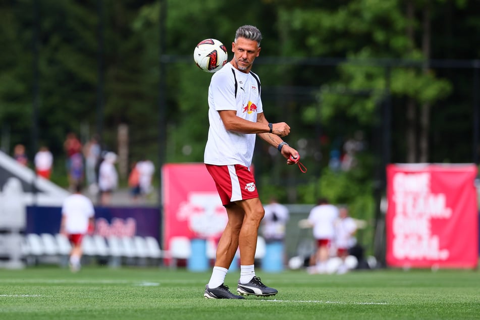 Auch im Trainingslager selbst gern noch am Ball unterwegs: RB Leipzigs Trainer Martin Demichelis.