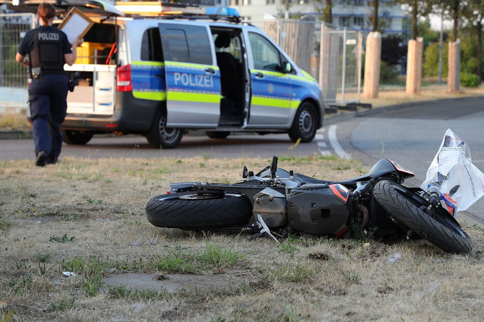 Unfall in Mickten: Motorradfahrer unter Drogen flüchtet mit gestohlenem Bike vor der Polizei