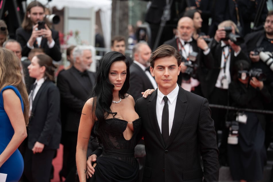 Paulo Dybala (32) und Model Oriana Sabatini (29) sind seit 2018 ein Paar. Im Juli 2024 heirateten die beiden Stars.