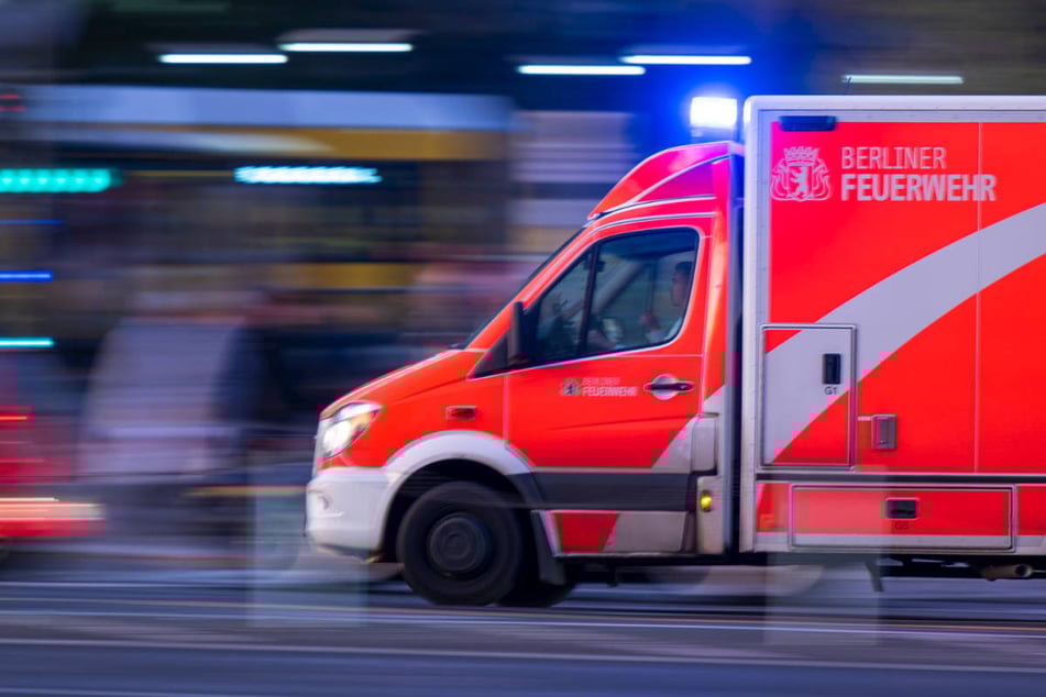 Jugendliche bei Unfall in Reinickendorf durch Luft geschleudert