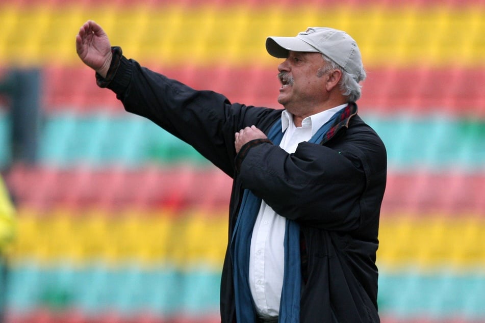 Bahman Foroutan ist 79 Jahre alt und schon mehr als sein halbes Leben Fußballtrainer. (Archivfoto)