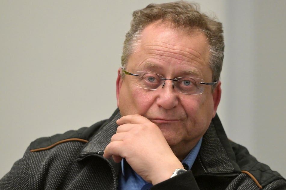 Wie man sich in einer solchen Ekel-Situation richtig verhält, erklärt DVB-Sprecher Falk Lösch (60).