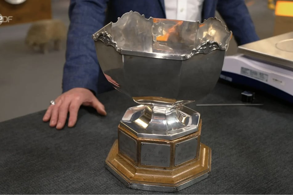 Der Silber-Pokal eines Fecht-Klubs aus Birmingham (England) soll laut Expertise bis zu 3000 Euro wert sein.