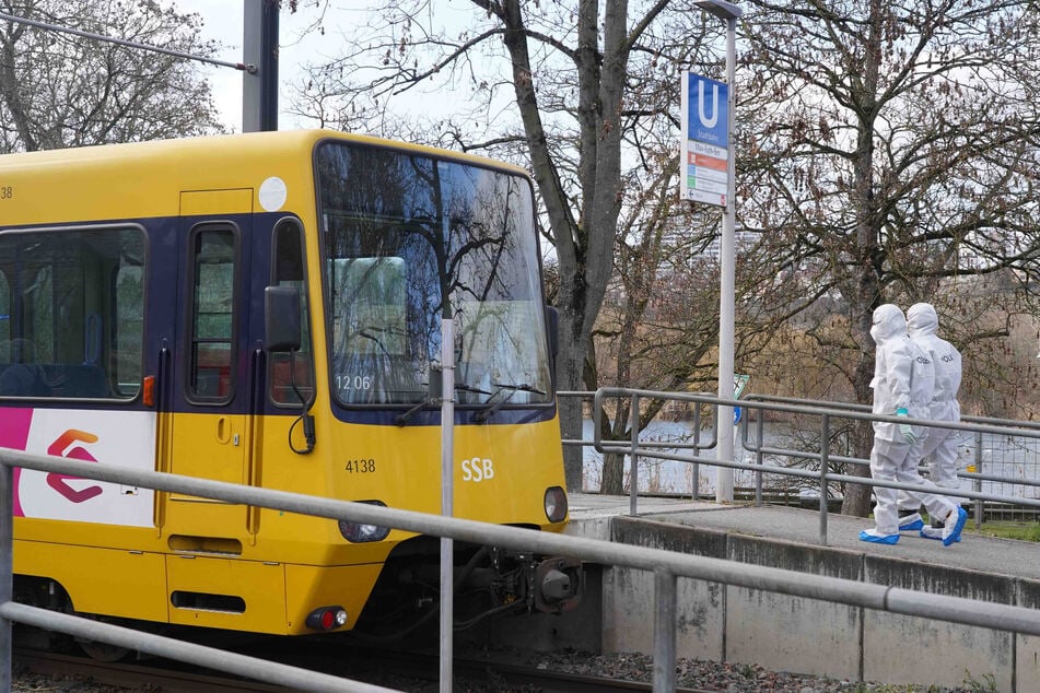 Ein zwölf Jahre alter Junge wurde von der Bahn erfasst und getötet.