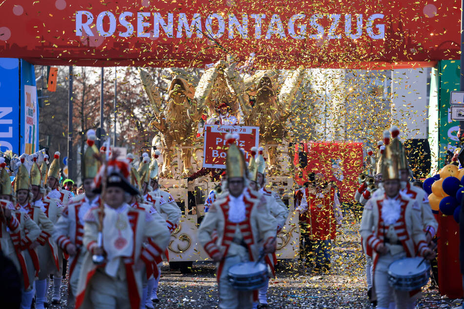 Am Rosenmontag verwandelt der große Zug die Innenstadt ab 10 Uhr in eine einzige jecke Party. (Archivfoto)