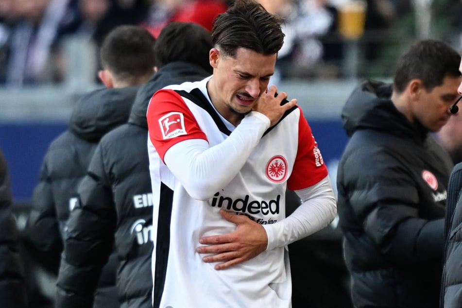 Wegen einer Schulterverletzung, die sie sich Robin Koch (28) beim Heimspiel gegen Wolfsburg Anfang Februar zugezogen hatte, fiel der Abwehrchef bereits gegen den FC Bayern aus.