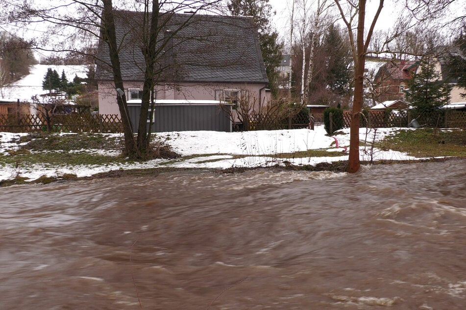 Die Zschopau in Tannenberg führt ebenfalls Hochwasser.