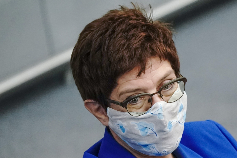 Bundesverteidigungsministerin Annegret Kramp-Karrenbauer (61).