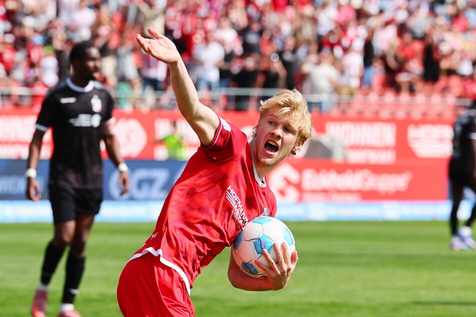 Luca Prasse stachelte Fans und Mitspieler nach seinem Ausgleich an.