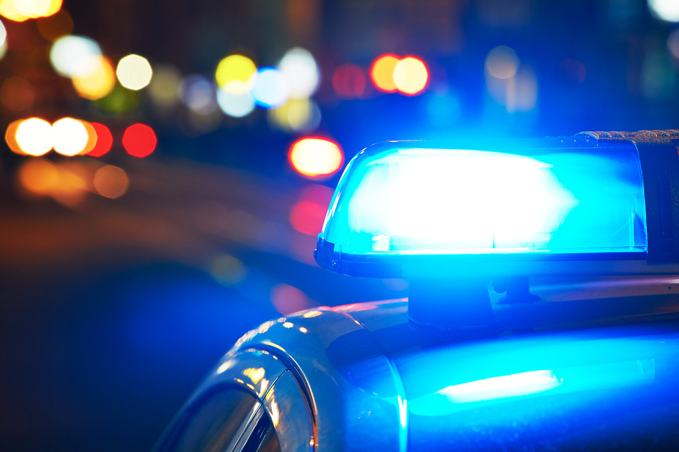 Polizeisperren umfuhr der Angeklagte einfach - genauso wie Nagelbänder. (Symbolbild)