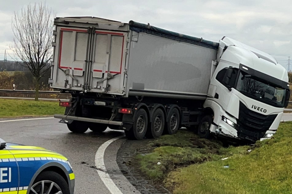 Unfall A4: Lastwagen-Unfall auf A4: Abfahrt zeitweise gesperrt!