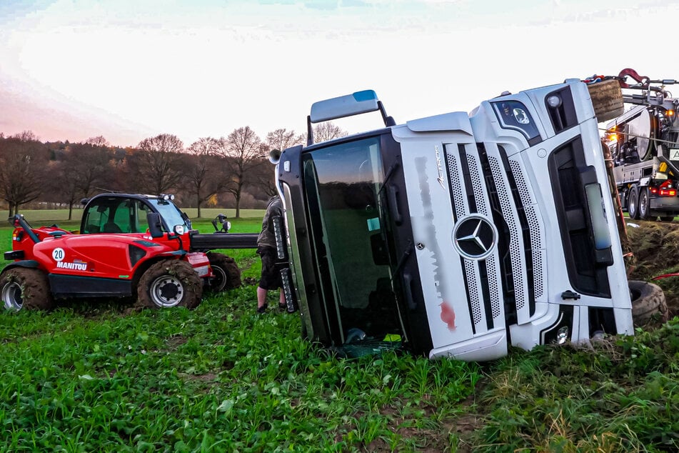 Mit 6000 Litern Milch beladen: Glück im Unglück bei Lkw-Unfall in Stuttgart