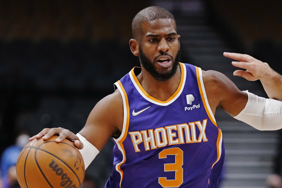 Chris Paul inspired the Suns to a franchise record-equalling 37-9 record for the season in their win over the Jazz.