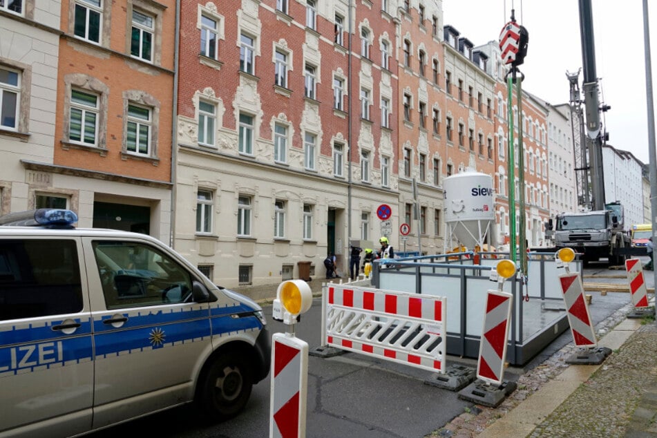 Wie ein Zeuge mitteilte, wurden diese Woche die Balkone neu an dem Gebäude angebracht.