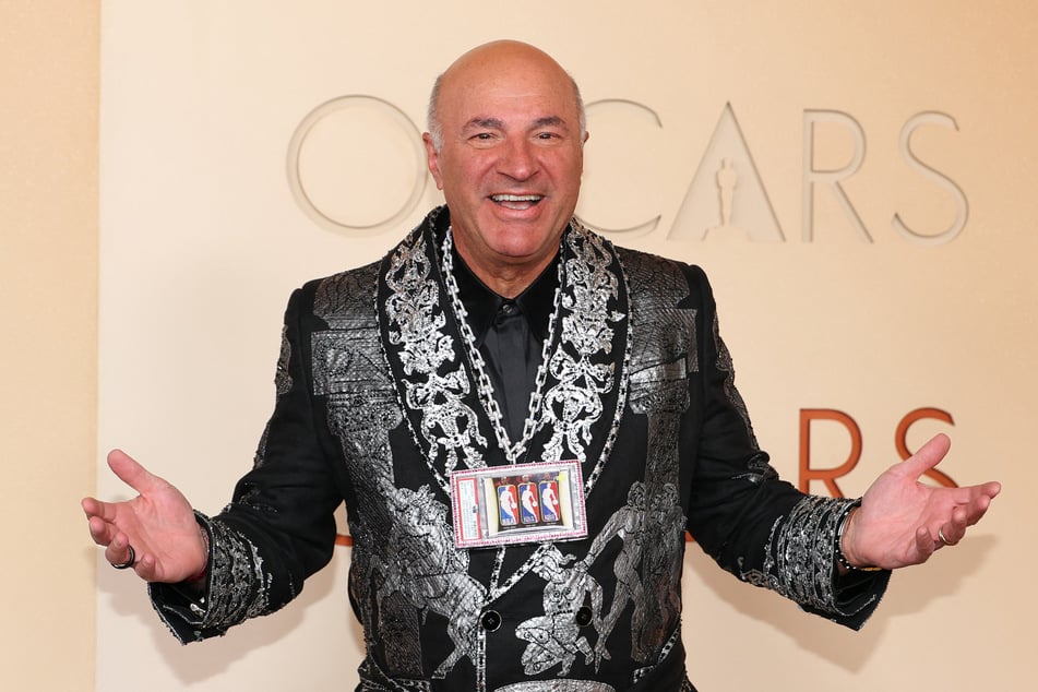 Was die Kette von Kevin O'Leary (71) wohl gekostet haben mag?