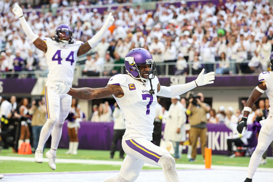 The Minnesota Vikings had to hold off a rally from the New York Giants to win 27-24.