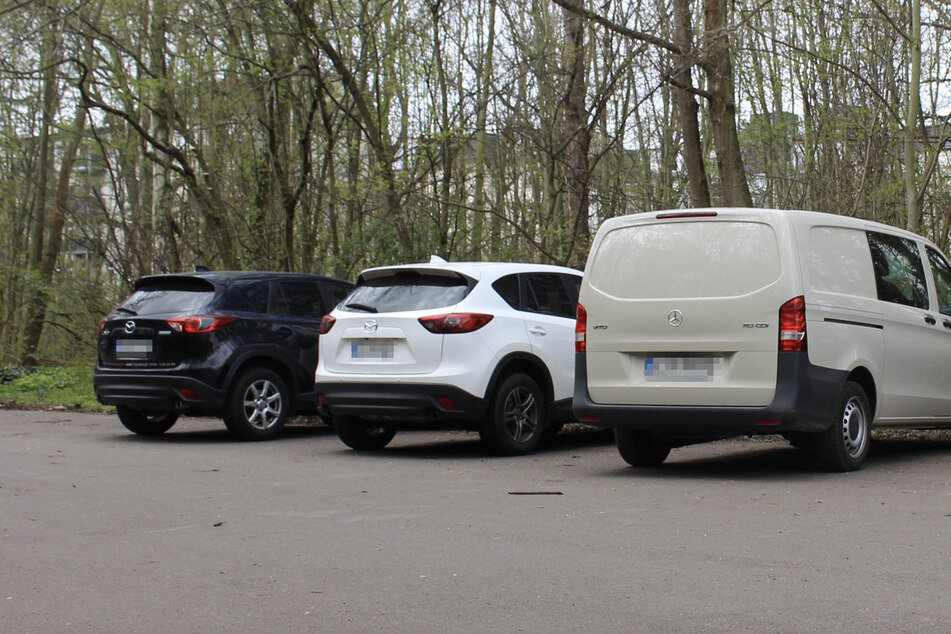 An der Anton-Bruckner-Allee/Nonnenweg wurden zwei gestohlene Mazda CX5 gefunden. Am schwarzen fand sich eine DNA-Spur.