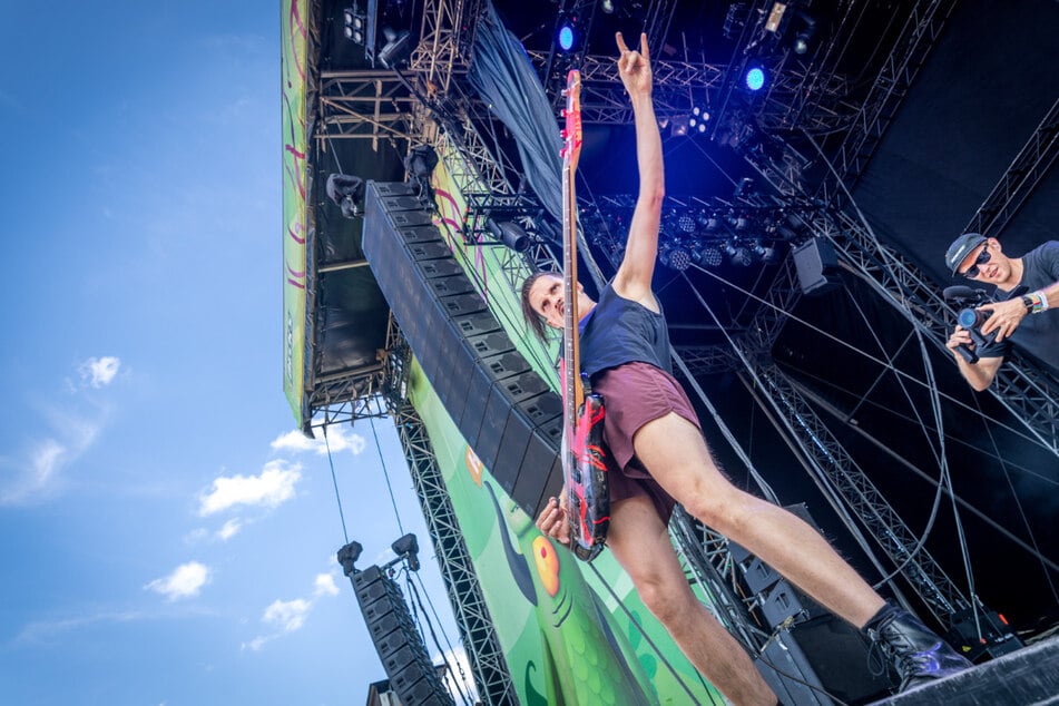 Als dann jedoch "Schmutzki" das Festivalgelände eröffneten, waren die Fans sofort zur Stelle, um zu feiern.