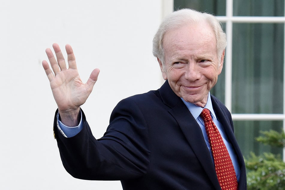 Joe Lieberman, who made history as the first Jewish vice presidential candidate for a major US party and lately returned to the spotlight as a leader of a push for a third candidate in the 2024 election, reportedly died Wednesday.