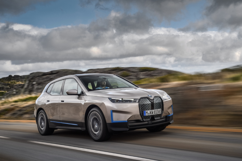Ein Stromer für die Langstrecke: Mehr als 600 Kilometer Reichweite stellt BMW für das vollelektrische Modell iX in Aussicht.