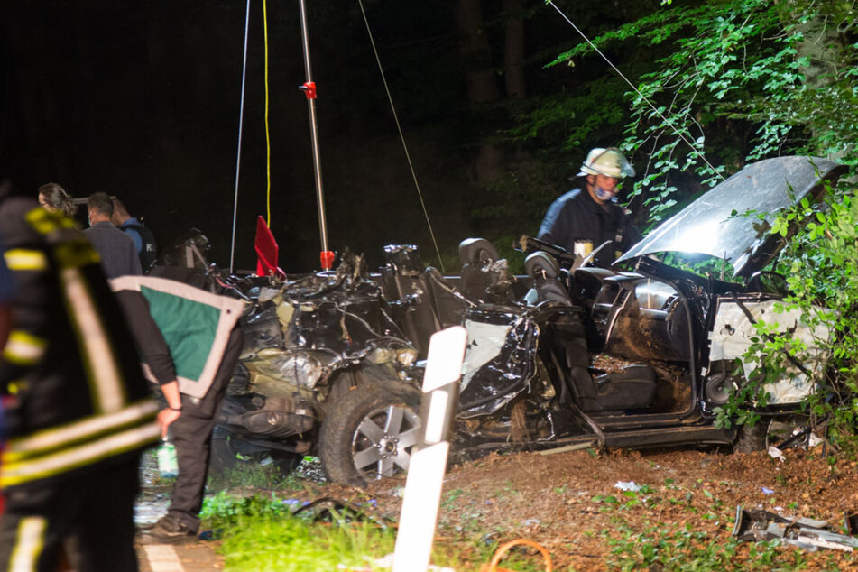 Der SUV wurde bei dem Unfall vollkommen zerstört.