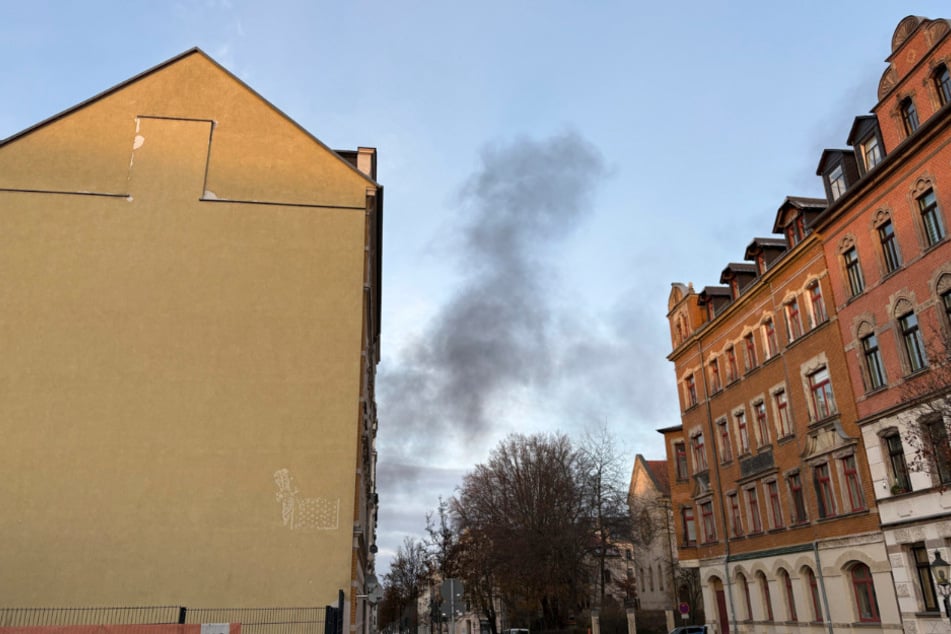 Bereits aus der Ferne war die große Rauchwolke zu sehen.