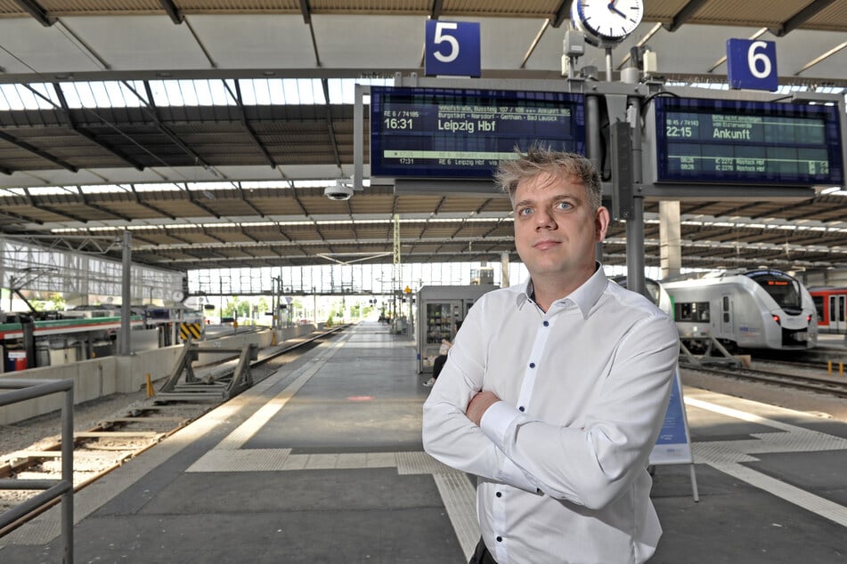 Sebastian Drechsler (35) von der Bahninitiative Chemnitz kritisiert die Ausbau-Pläne für den Nordabschnitt der Bahnstrecke Chemnitz - Leipzig.