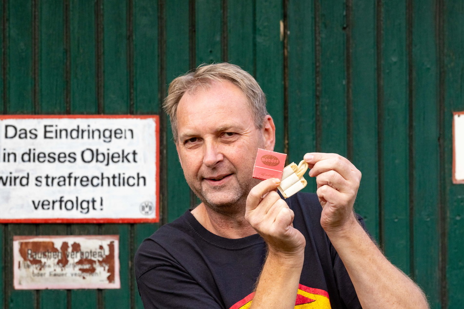 Jan Hauptmann (53) pflegt eine ganz besondere Sammelleidenschaft. Alles, was es zu DDR-Zeiten gab. Sogar Kondome.