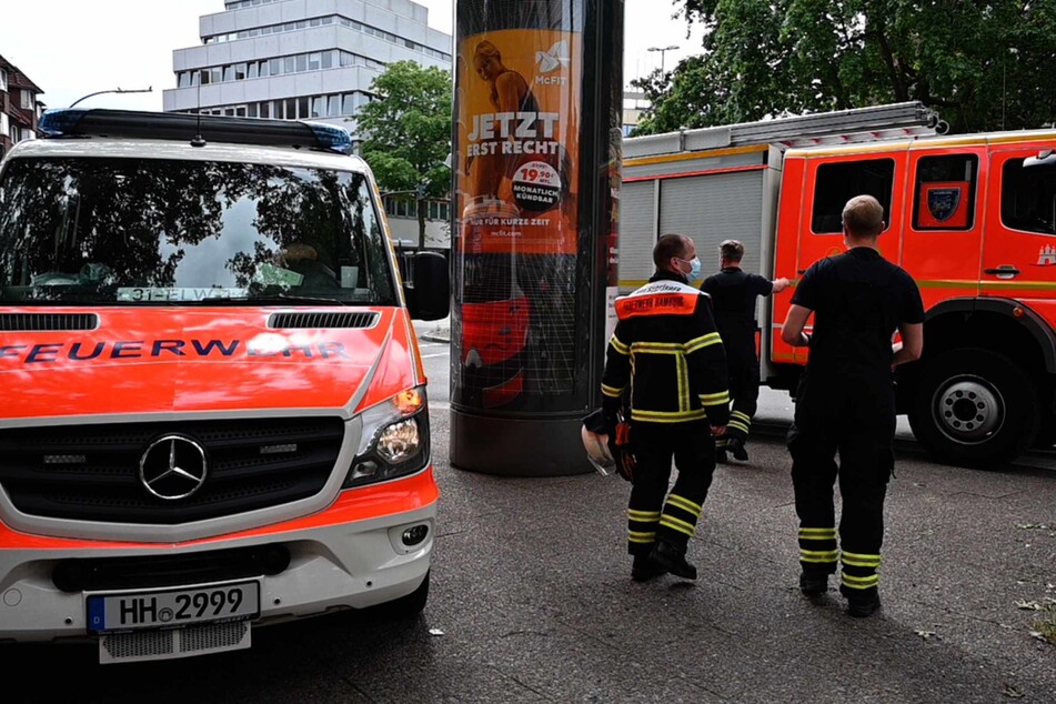 Die Feuerwehr unterstützte die Einsatzkräfte am Tatort.
