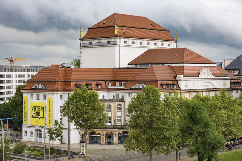 Das Staatsschauspiel Dresden begeistert mit seinem Programm am Postplatz.