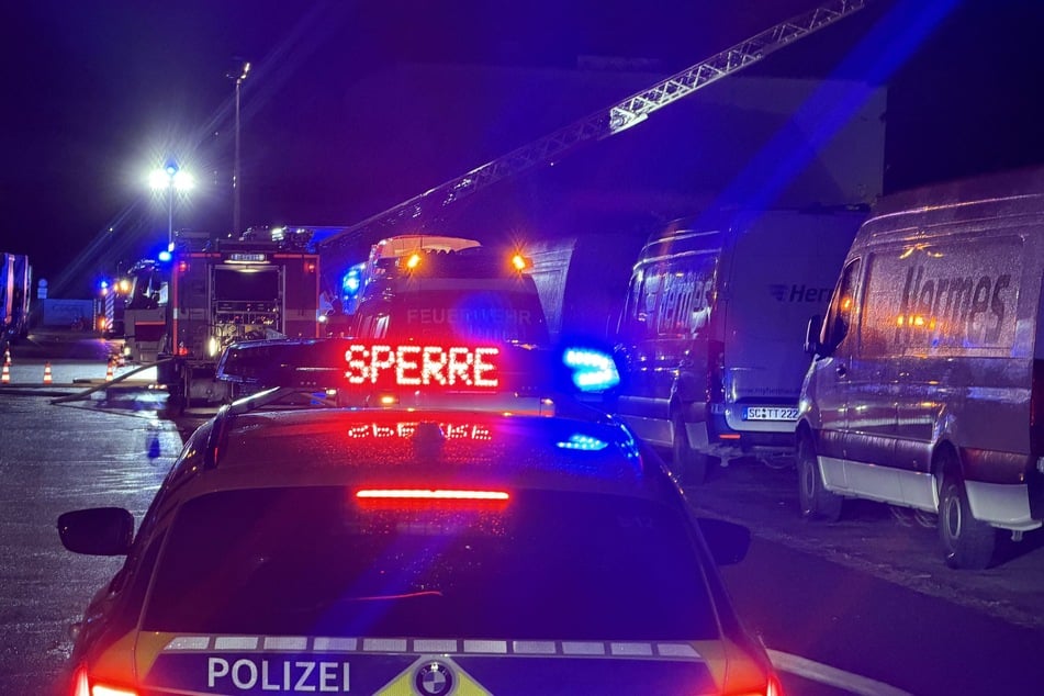 Die Polizei sperrte die Zufahrten, damit die Feuerwehr uneingeschränkt zum Einsatzort kam.