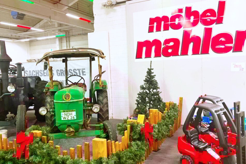 Winterliche Miniaturlandschaften, nostalgische Traktoren und Mini-Gabelstapler für Kids: Das und mehr gibt's bei Möbel Mahler.