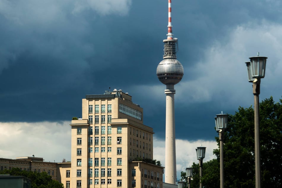 Nach einer zwischenzeitlichen Ruhephase brauen sich zur Wochenmitte Gewitter über Berlin und Brandenburg zusammen.