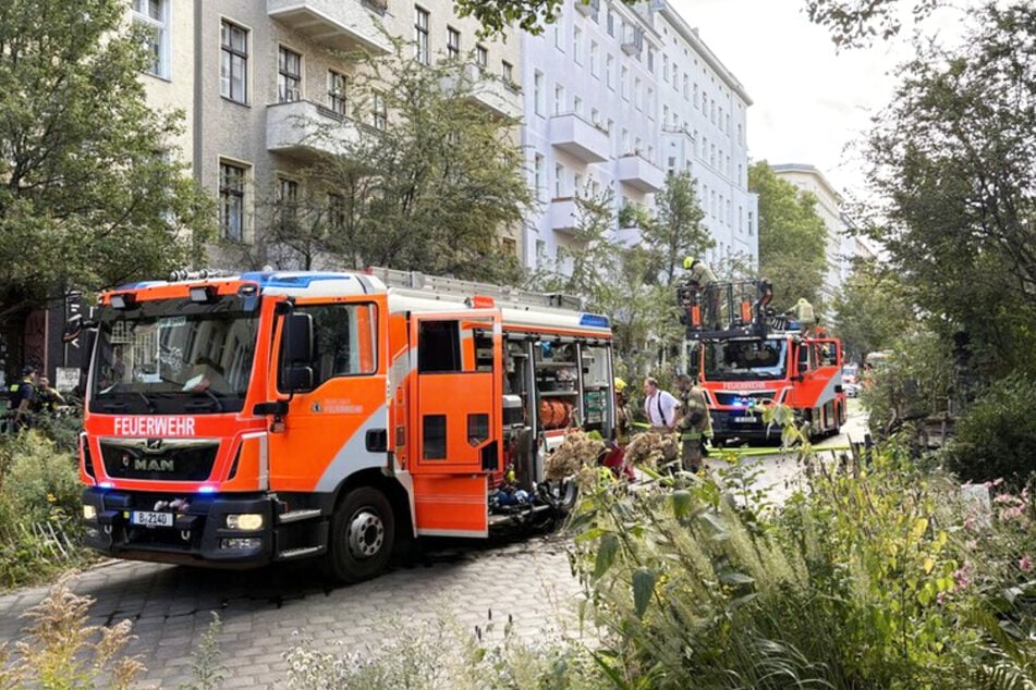 Eine Anwohnerin rief die Feuerwehr, nachdem sie Brandgeruch bemerkt hatte.