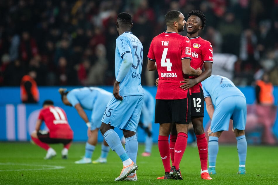 Edmond Tapsoba (25) pflegt ein besonderes Verhältnis zu Jonathan Tah (28).