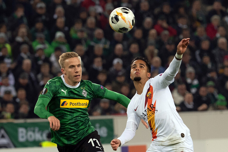 Justin Kluivert (19, r.), hier gegen Gladbachs Oscar Wendt in der Europa-League-Gruppenphase, soll RB Leipzig verstärken.