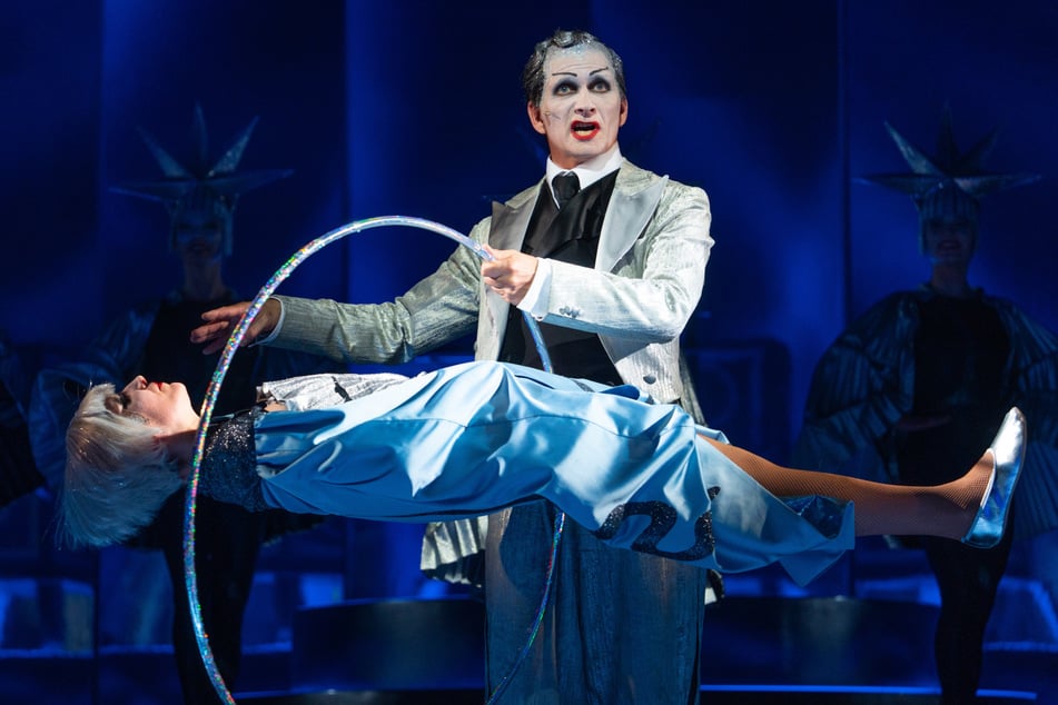 Dresden: Musical-Uraufführung "Simsalabim" an der Staatsoperette: Zaubertricks und Lebenslügen