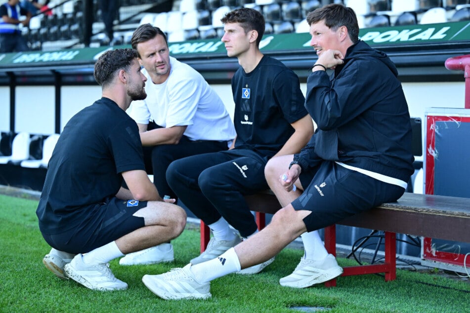 HSV-Co-Trainer Loïc Favé (33, 2.v.r.) hat nach dem Sieg gegen den SC Verl ein dickes Lob eingeheimst.
