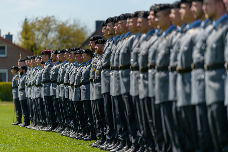 Immer mehr Minderjährige entscheiden sich für einen Dienst bei der Bundeswehr. (Symbolbild)