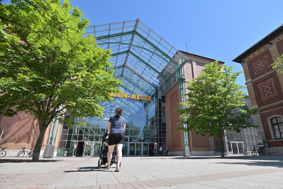 Die Sachsen-Allee in Chemnitz: Hier rastete ein Mann (25) nach einem Diebstahl im Kaufland völlig aus.