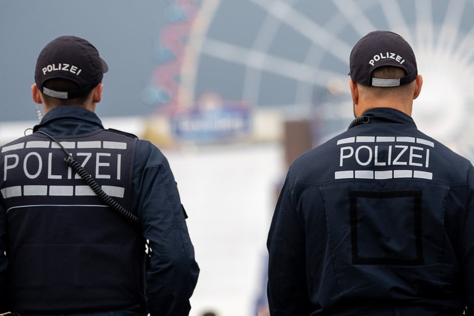 Die Polizei ermittelte nach einem Todesfall auf einem Volksfest in Niederbayern. (Symbolbild)