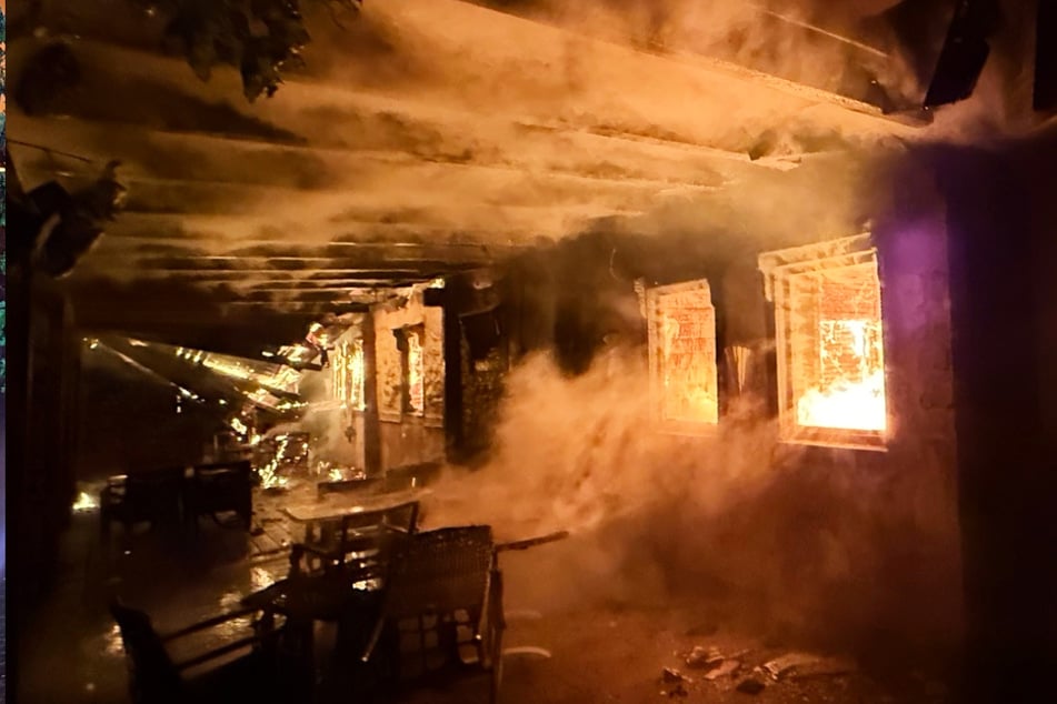 Alarm in Speyer: Eine Gaststätte stand in der Nacht zu Samstag in Flammen.