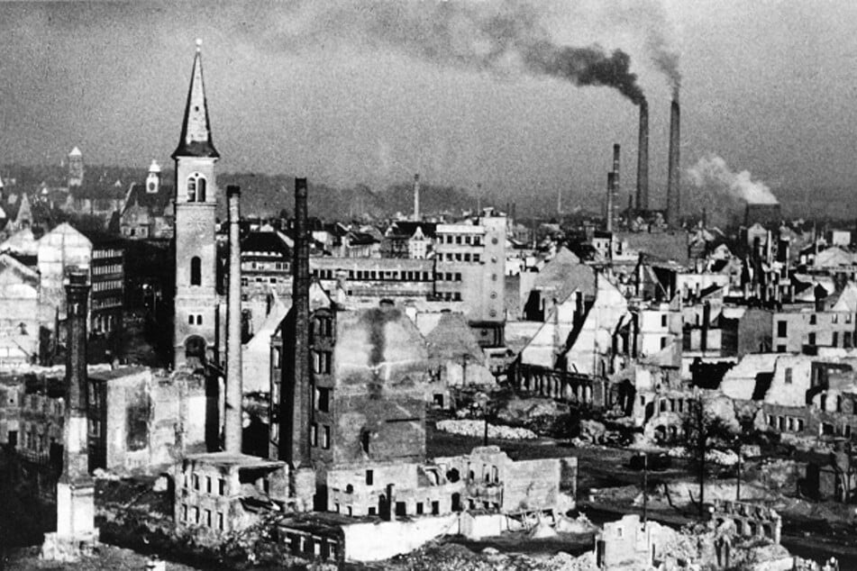 Am 5. März 1945 wurde Chemnitz durch einen Bombenangriff fast völlig zerstört.