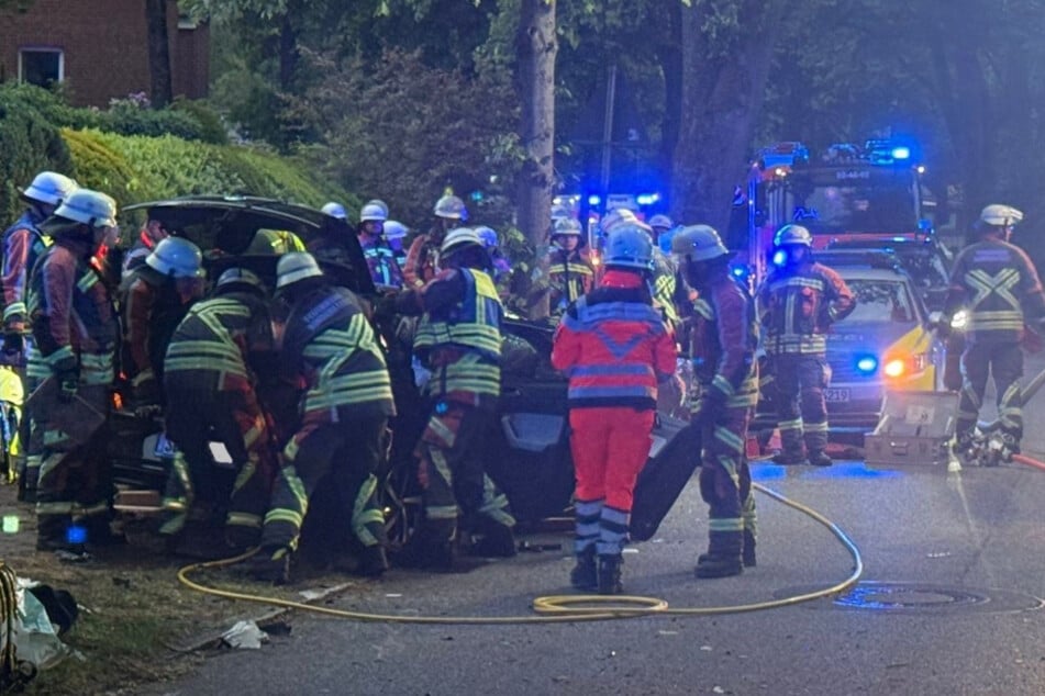 In Norderstedt ist ein 79-jähriger Mann bei einem Unfall am Mittwochabend ums Leben gekommen.