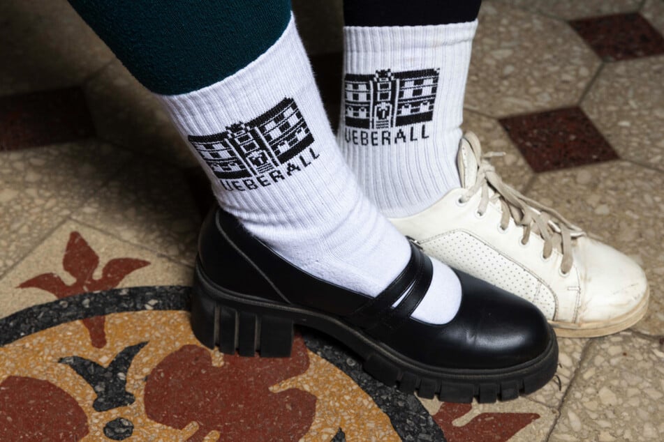Eine Crowdfunding-Aktion brachte 12 000 Euro ein. Hier gab es unter anderem diese Socken.